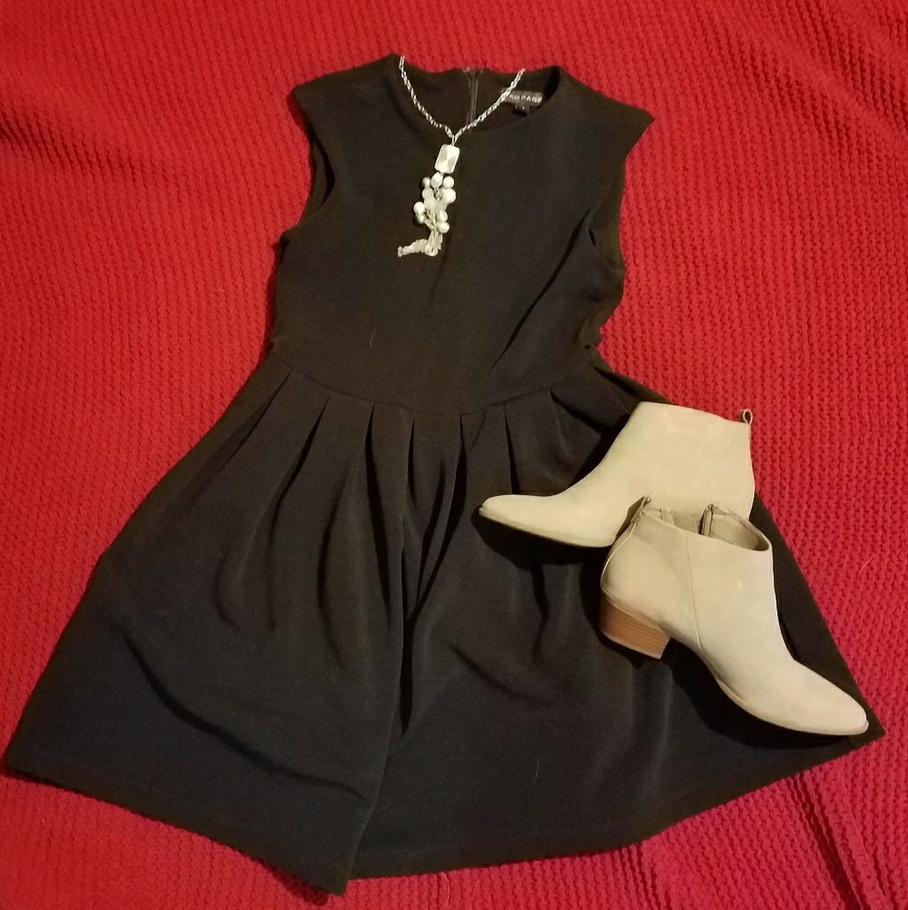 SOLD 💃👗👠Sleeveless party dress from Rampage